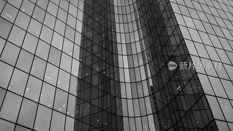 La Défense位于法国巴黎的玻璃幕墙办公大楼
